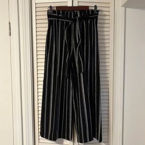 NWOT- Ambiance Apparel Black Linen & Rayon Wide Leg Capri Pants Size Medium